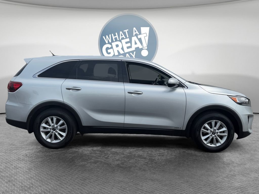 Used 2019 Kia Sorento LX image 2