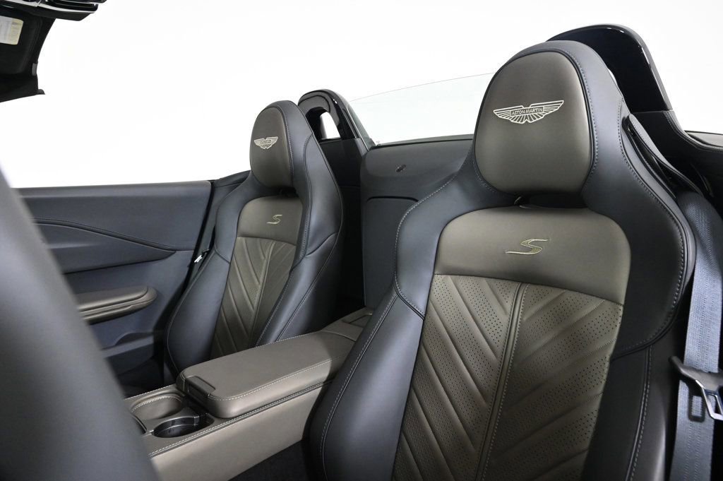 Used 2026 Aston Martin V8 Vantage S image 17
