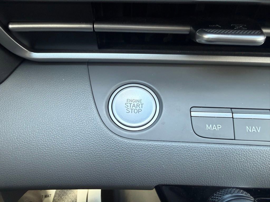 Used 2023 Hyundai Elantra SEL w/ Convenience Package image 29