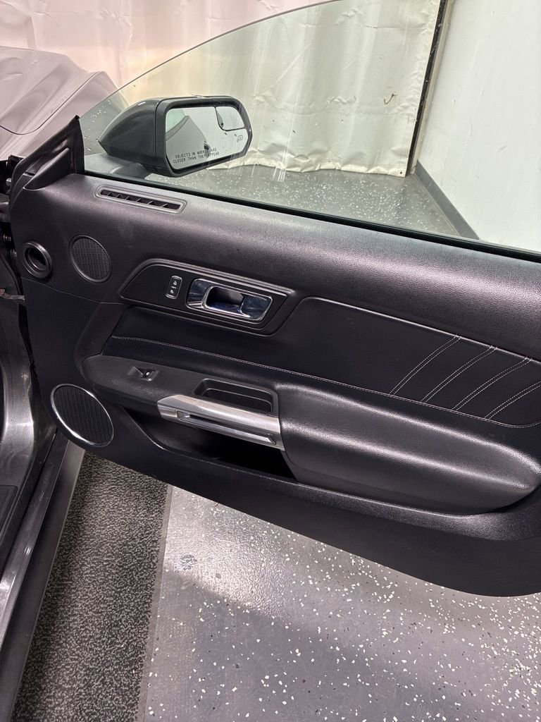 Used 2017 Ford Mustang Premium image 26