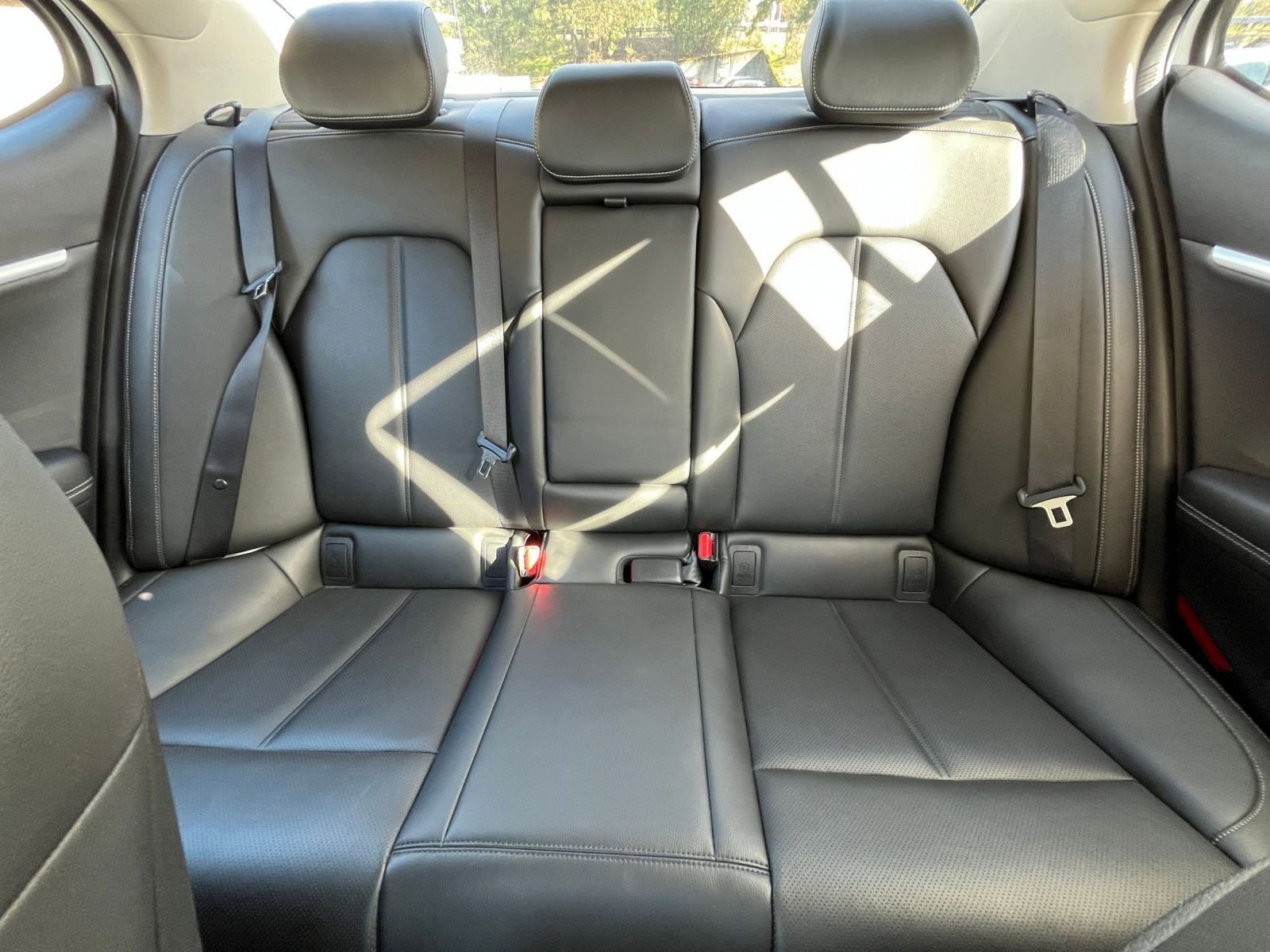 Used 2025 Genesis G70 2.5T image 40