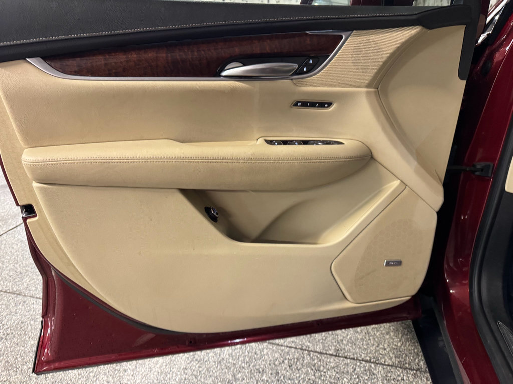 Used 2017 Cadillac XT5 Premium Luxury w/ Advanced Security Package FWD image 15