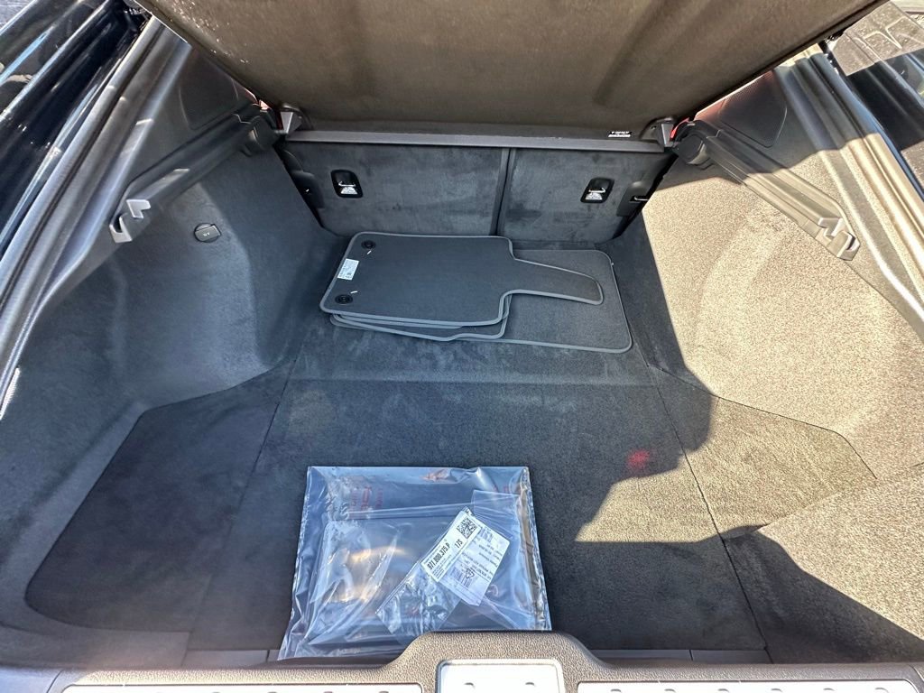 Used 2026 Porsche Panamera image 40