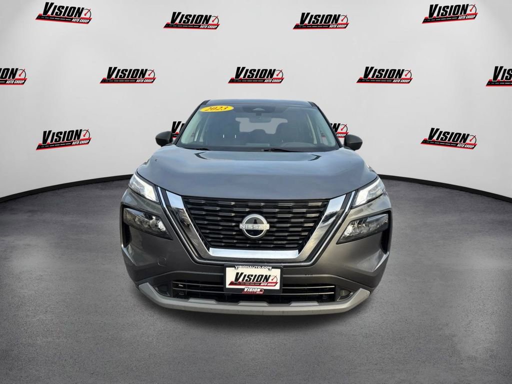 Used 2023 Nissan Rogue S image 2