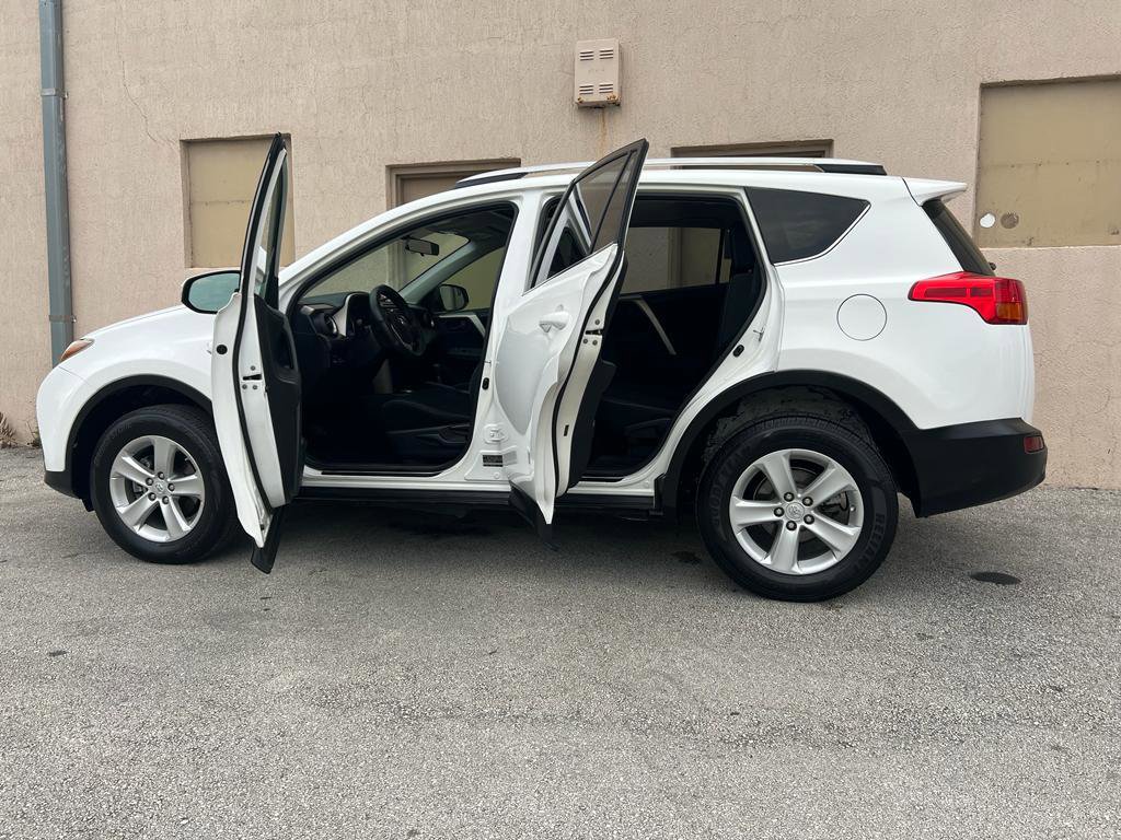 Used 2013 Toyota RAV4 XLE FWD image 18