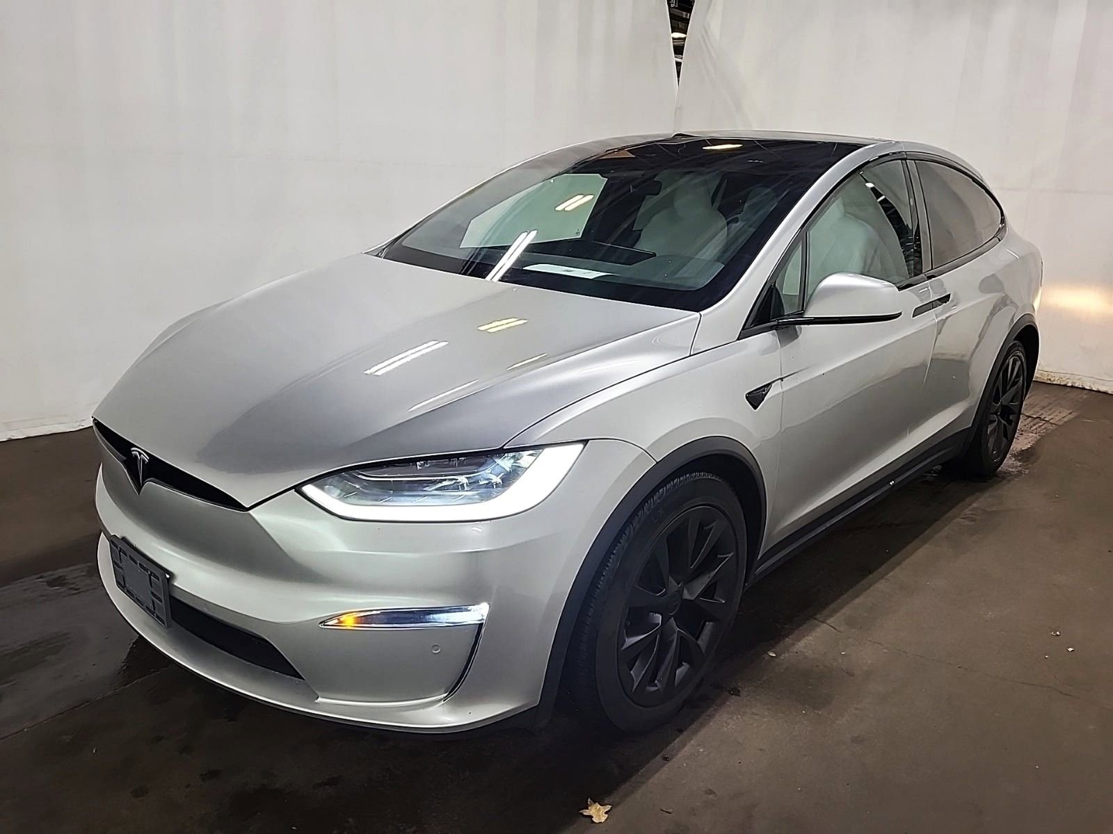 Used 2022 Tesla Model X AWD/4WD image 2