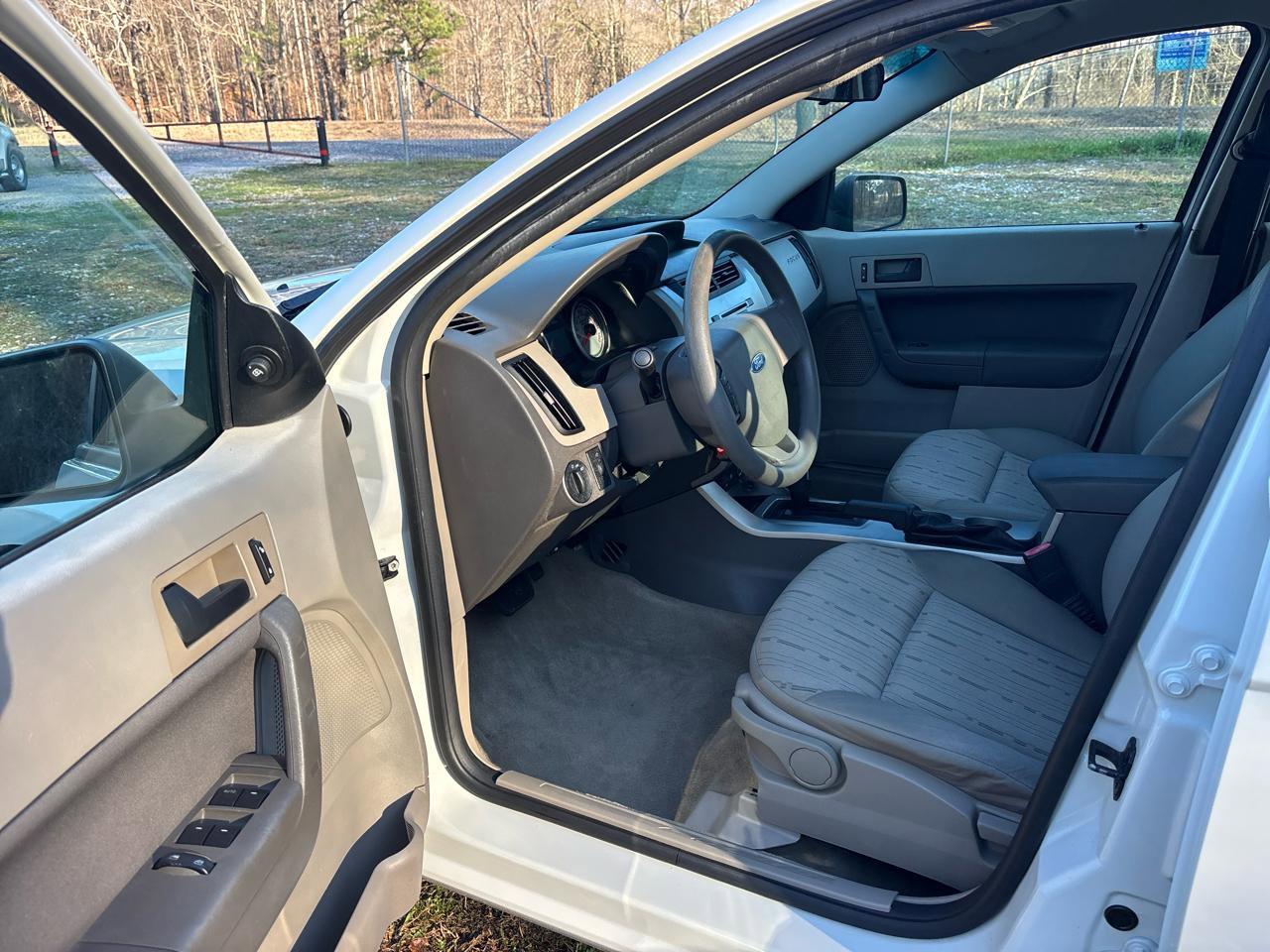 Used 2011 Ford Focus SE image 5