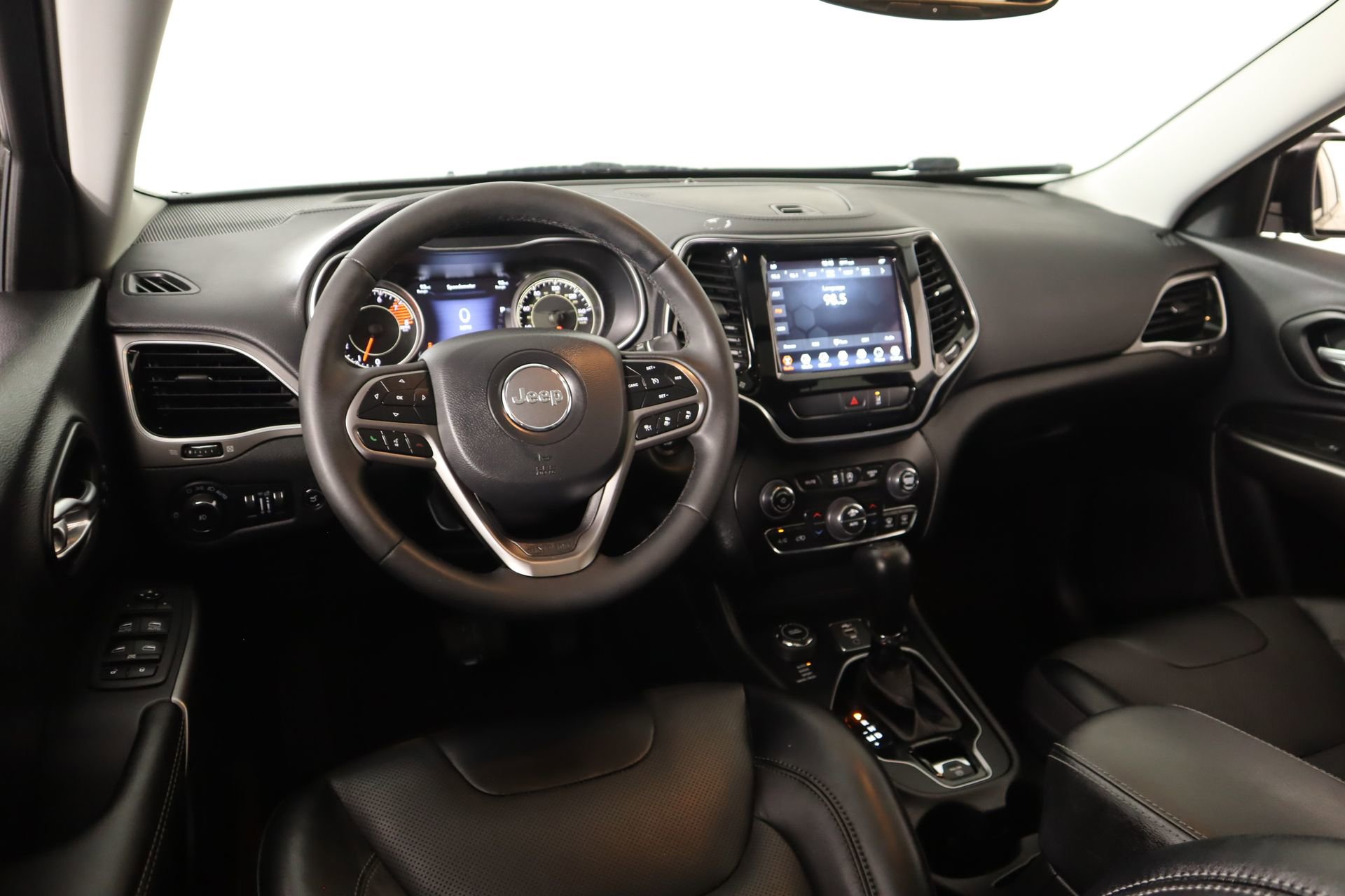 Used 2022 Jeep Cherokee Limited image 2