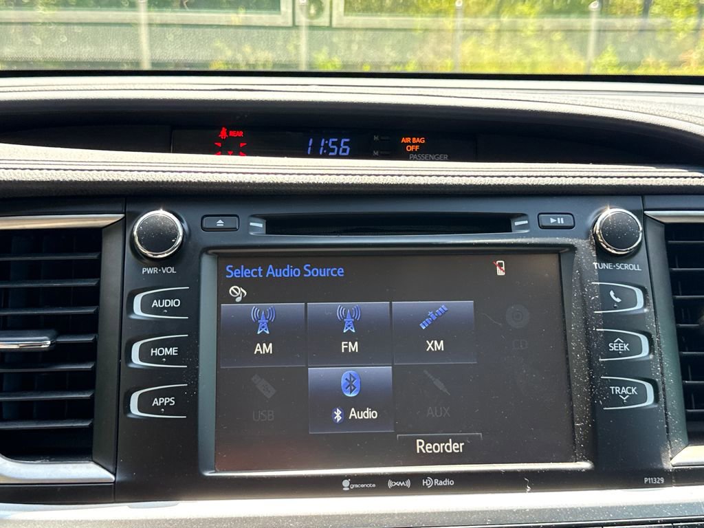 Used 2018 Toyota Highlander Plus AWD/4WD image 25