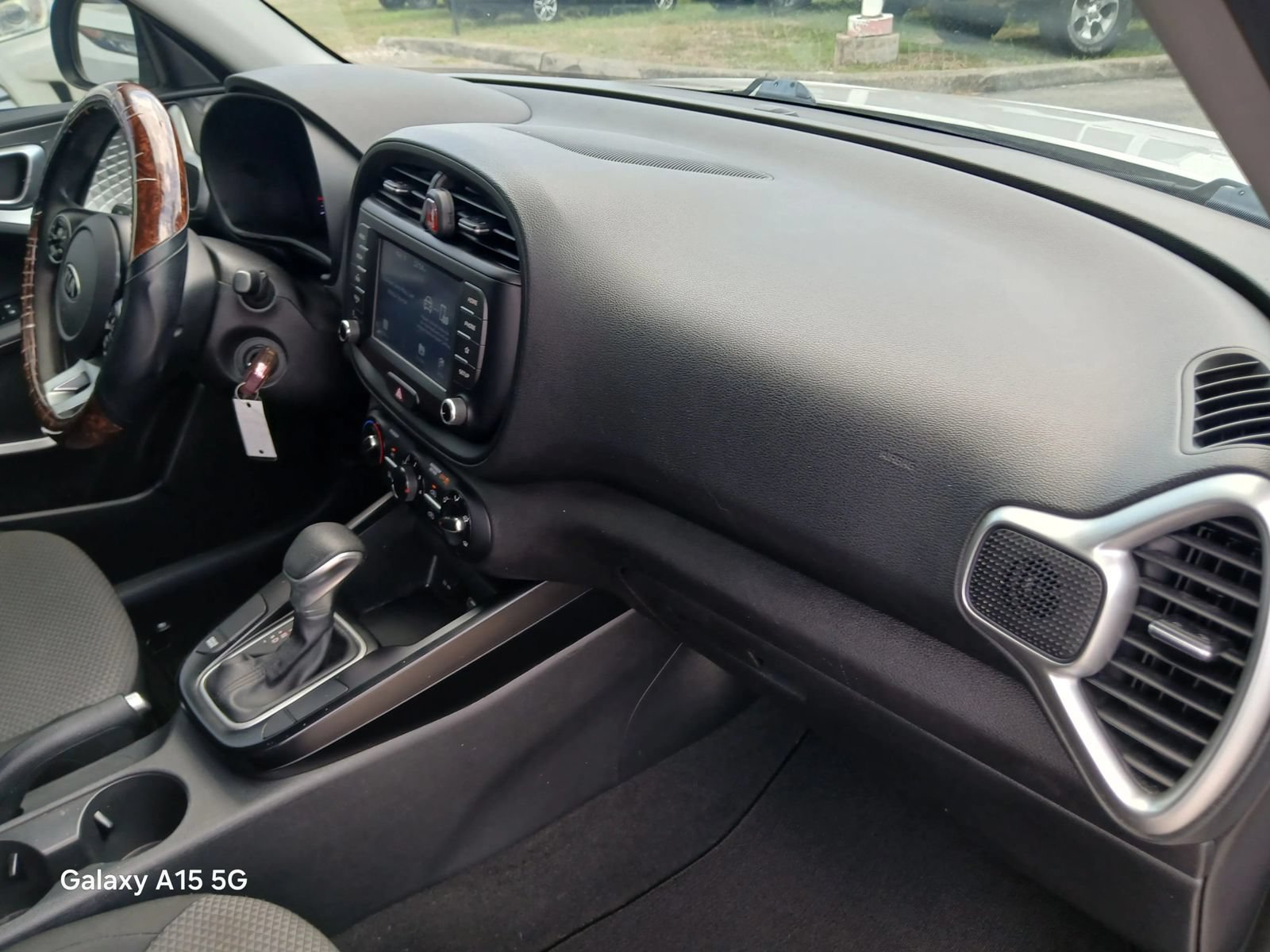 Used 2020 Kia Soul LX FWD image 17