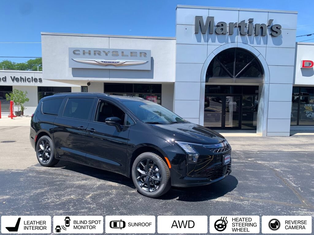 New 2027 Chrysler Pacifica Limited AWD/4WD image 1