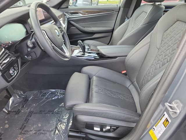 Used 2023 BMW 540i w/ Premium Package image 17