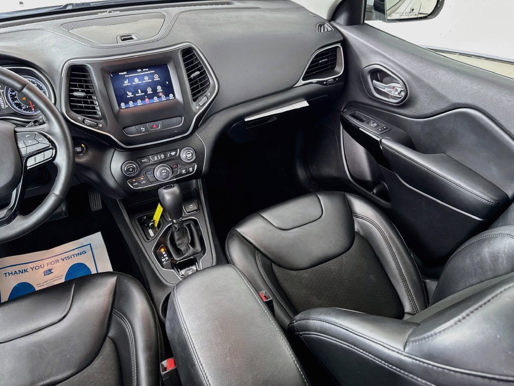 Used 2020 Jeep Cherokee Latitude Plus FWD image 28