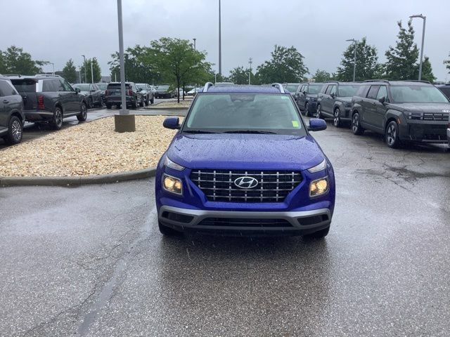 Certified 2025 Hyundai Venue SEL FWD image 10