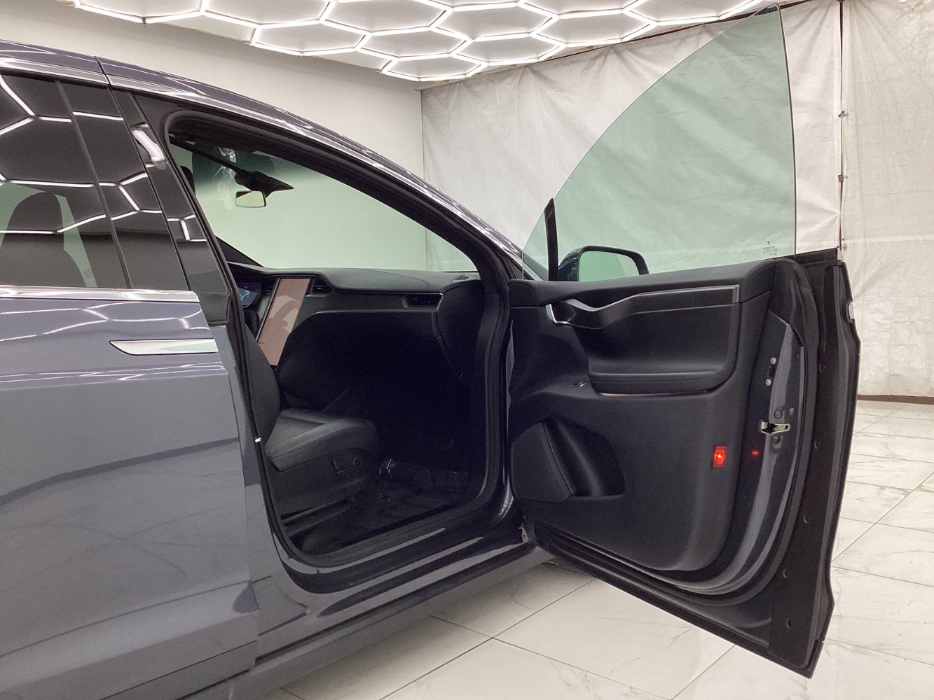 Used 2018 Tesla Model X 100D AWD/4WD image 23