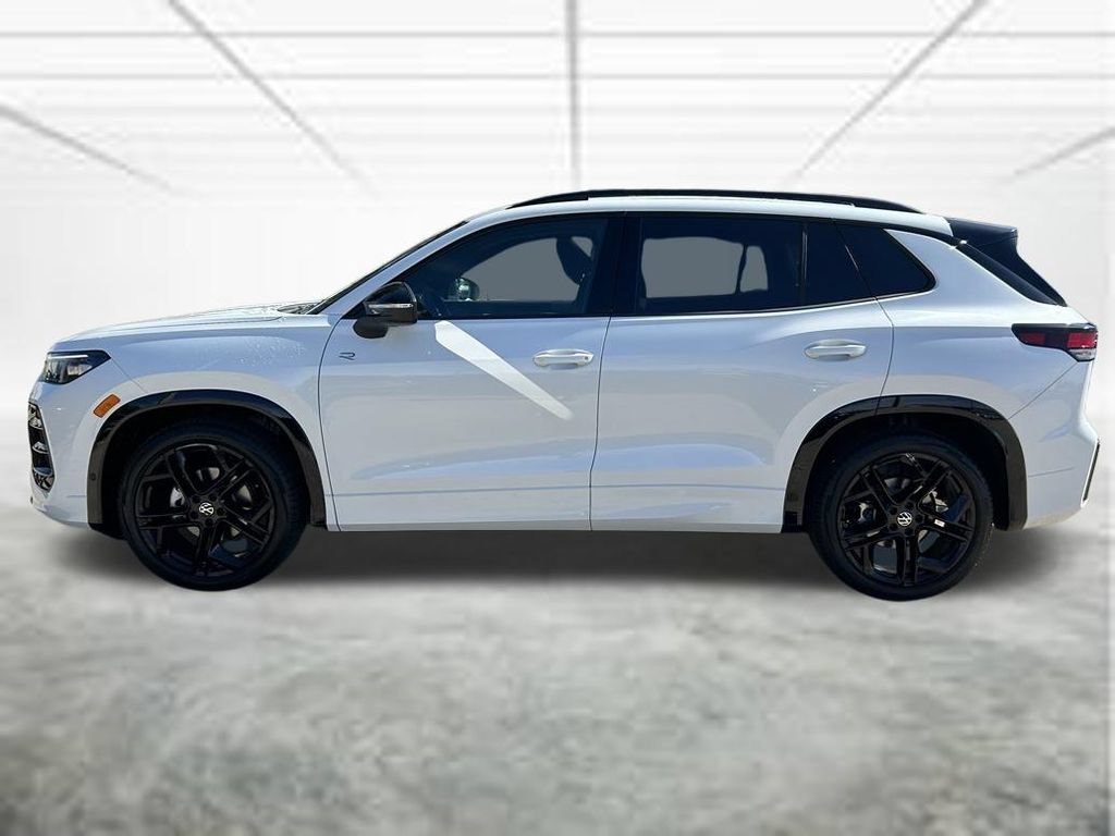 New 2026 Volkswagen Tiguan SE R-Line FWD image 3