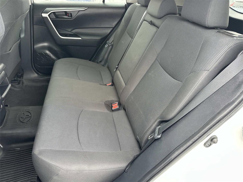 Used 2021 Toyota RAV4 LE image 11