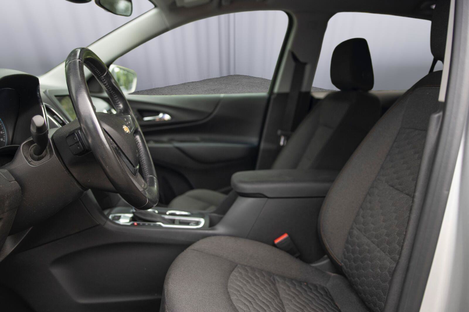 Used 2020 Chevrolet Equinox LT AWD/4WD image 2