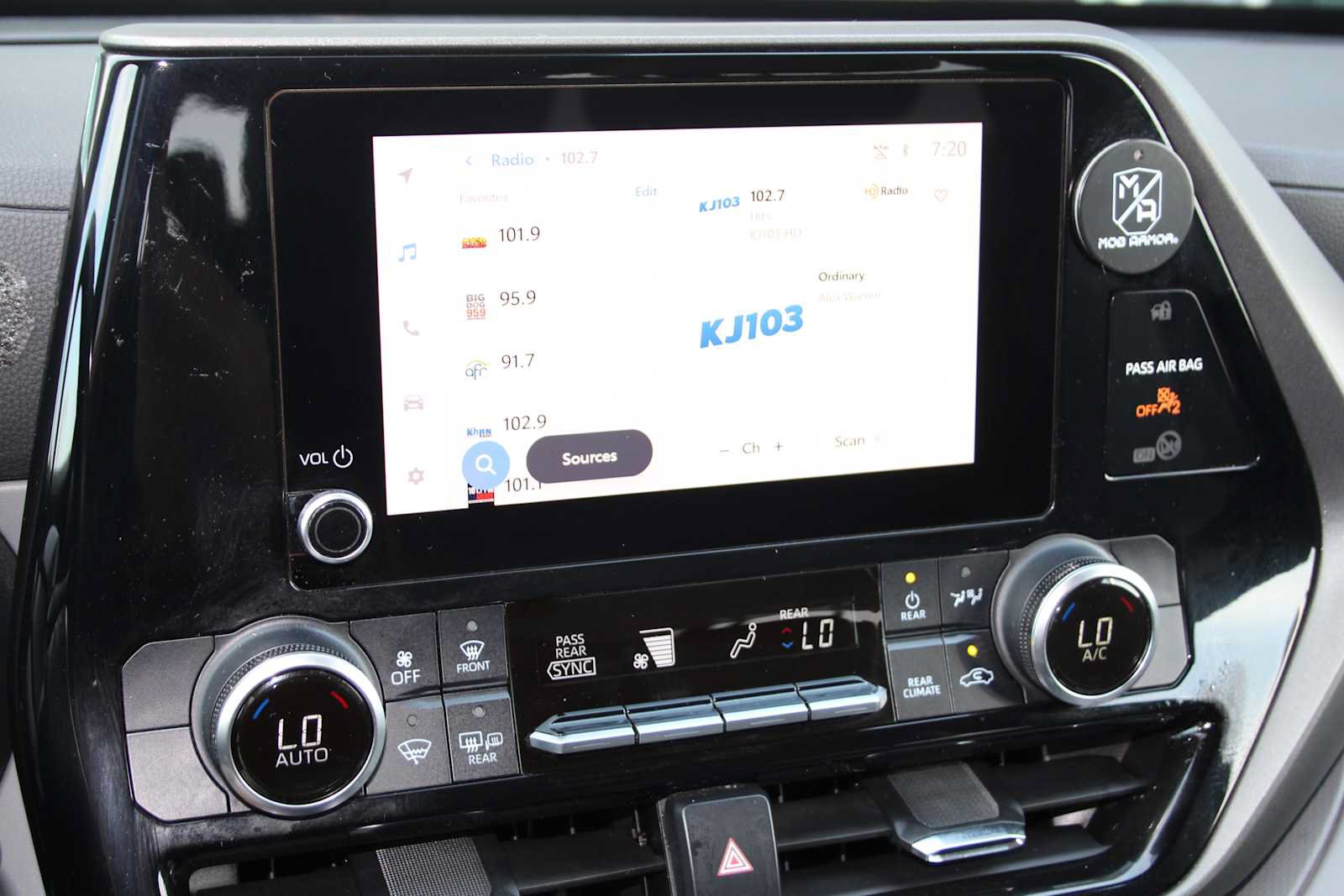 Used 2023 Toyota Highlander LE AWD/4WD image 36