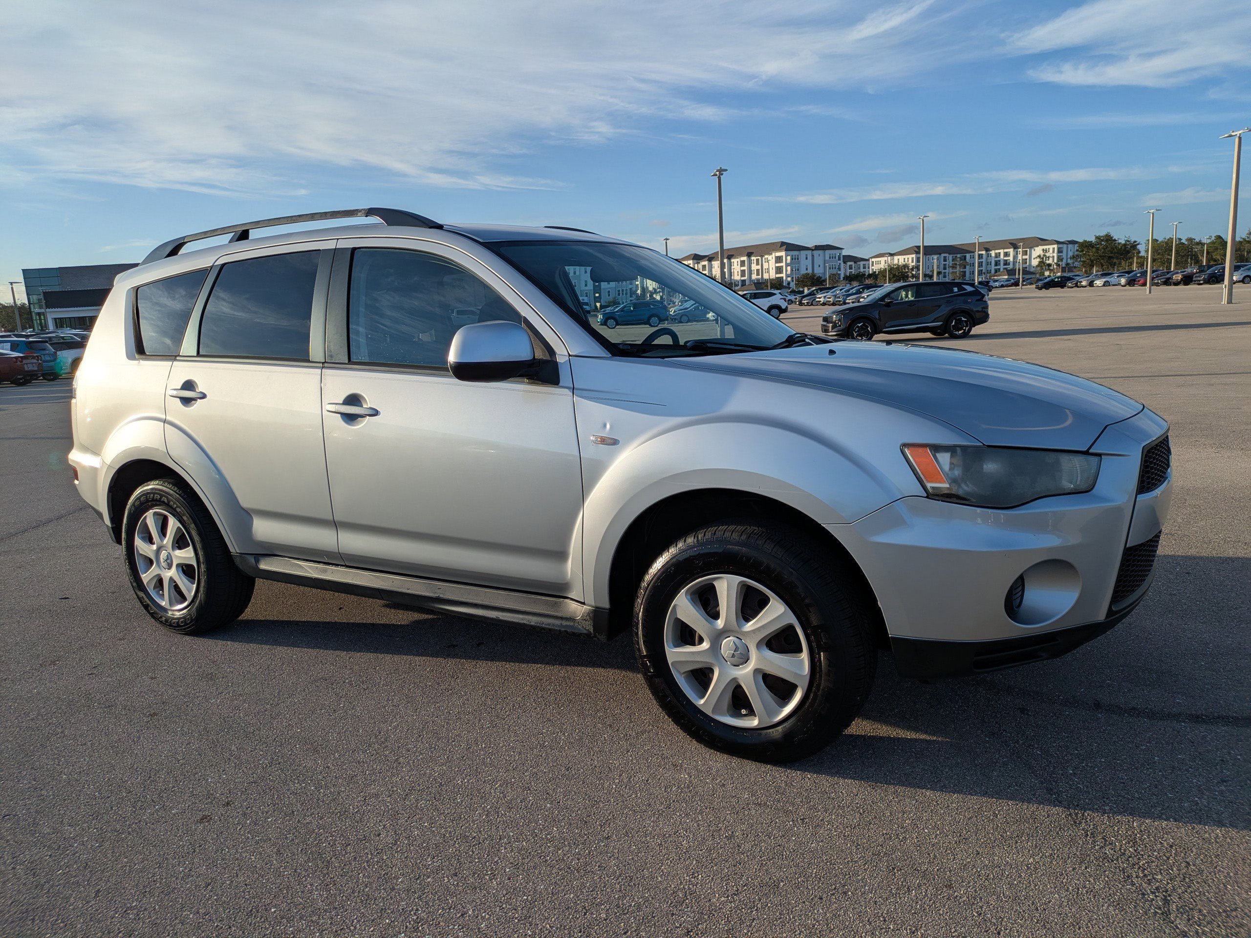 Used 2012 Mitsubishi Outlander ES image 2