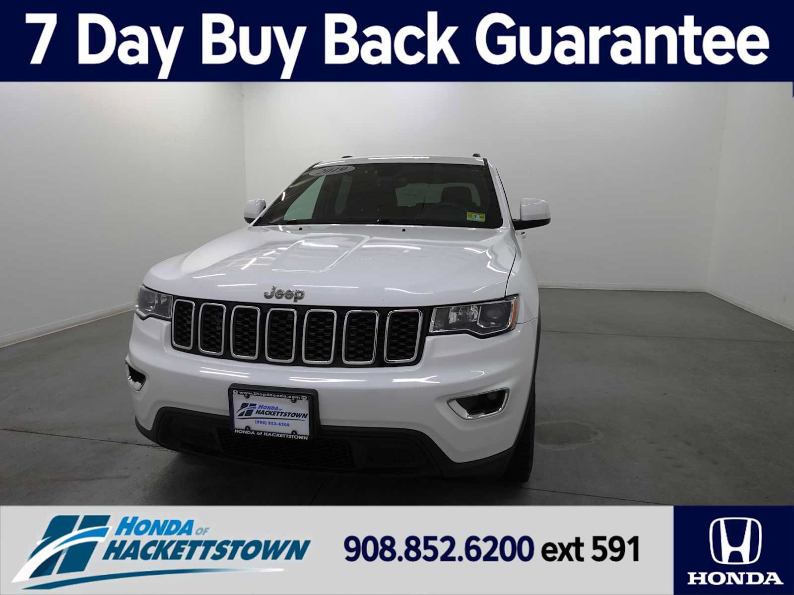Used 2019 Jeep Grand Cherokee Laredo w/ 18" Wheel & 8.4" Radio Group AWD/4WD image 1