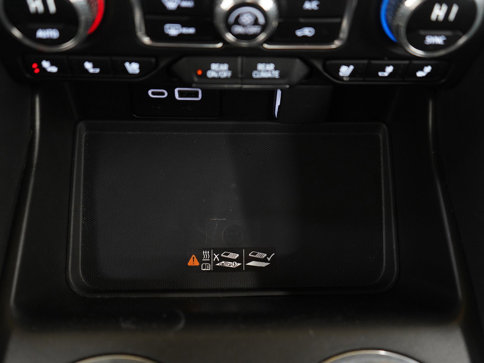 Used 2024 GMC Yukon SLT image 25