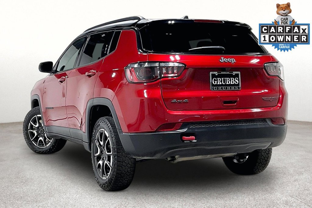 Used 2025 Jeep Compass Trailhawk AWD/4WD image 15