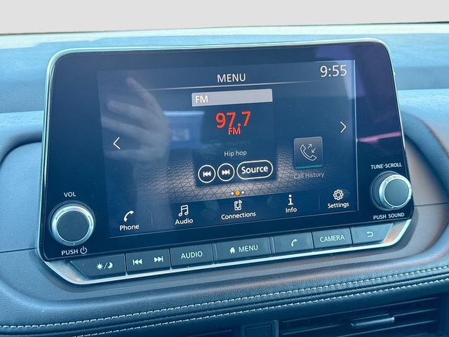 Used 2024 Nissan Rogue S FWD image 14