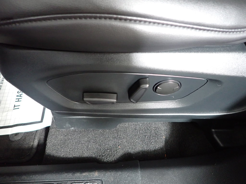 Used 2024 Ford Explorer XLT w/ Equipment Group 202A AWD/4WD image 24