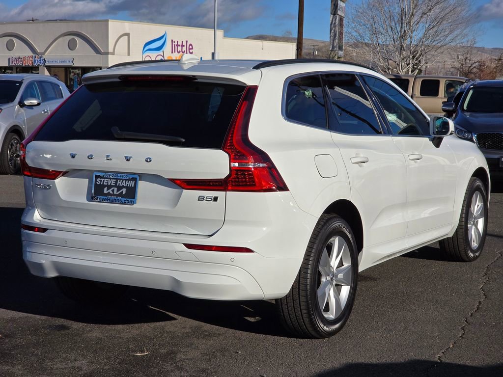 Used 2022 Volvo XC60 B5 Momentum image 5