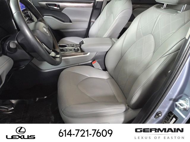 Used 2024 Toyota Highlander Platinum image 19