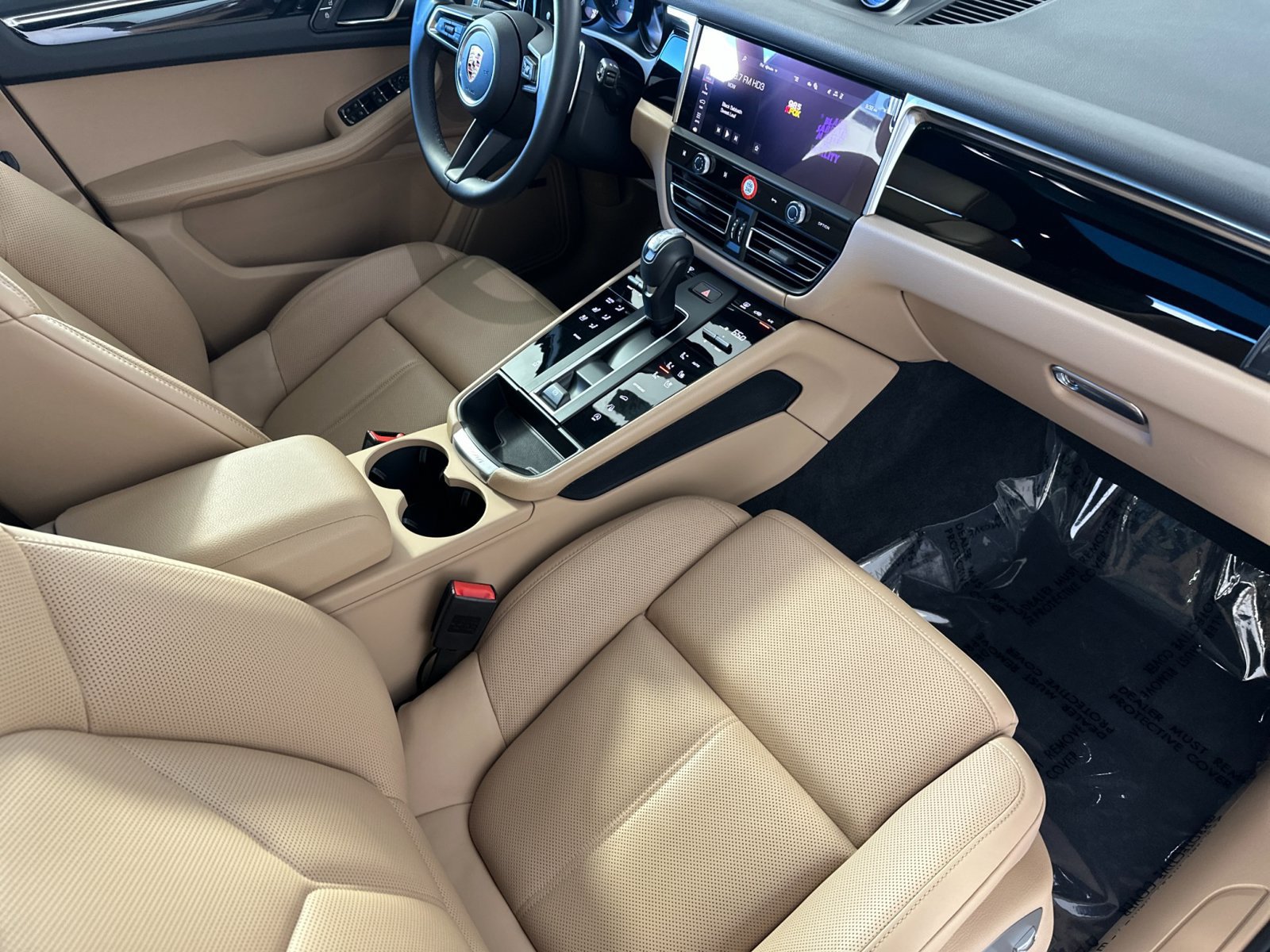 Certified 2026 Porsche Macan AWD/4WD image 18