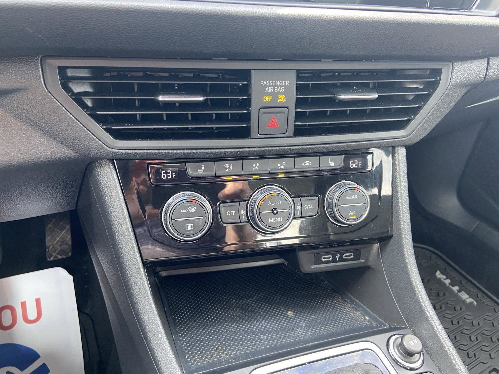 Used 2020 Volkswagen Jetta SE image 25