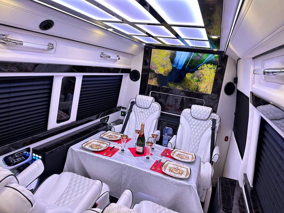 Used 2024 Mercedes-Benz Sprinter 3500 image 3