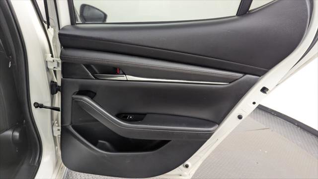 Used 2019 MAZDA MAZDA3 AWD Hatchback w/ Preferred Pkg image 19