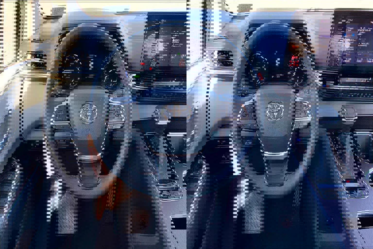 Used 2023 Toyota Sienna XLE image 5