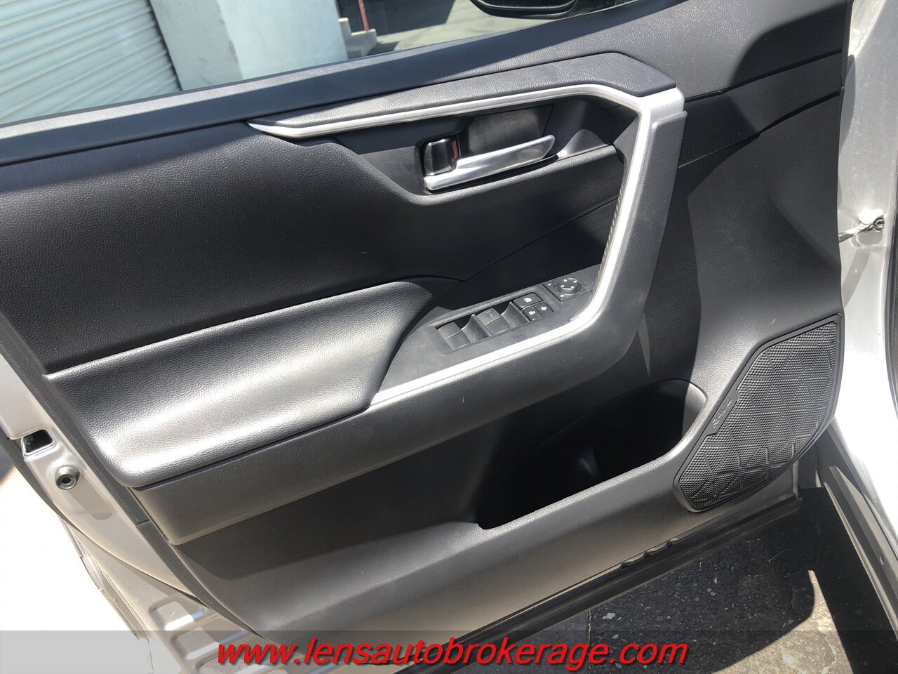 Used 2021 Toyota RAV4 XLE AWD/4WD image 9