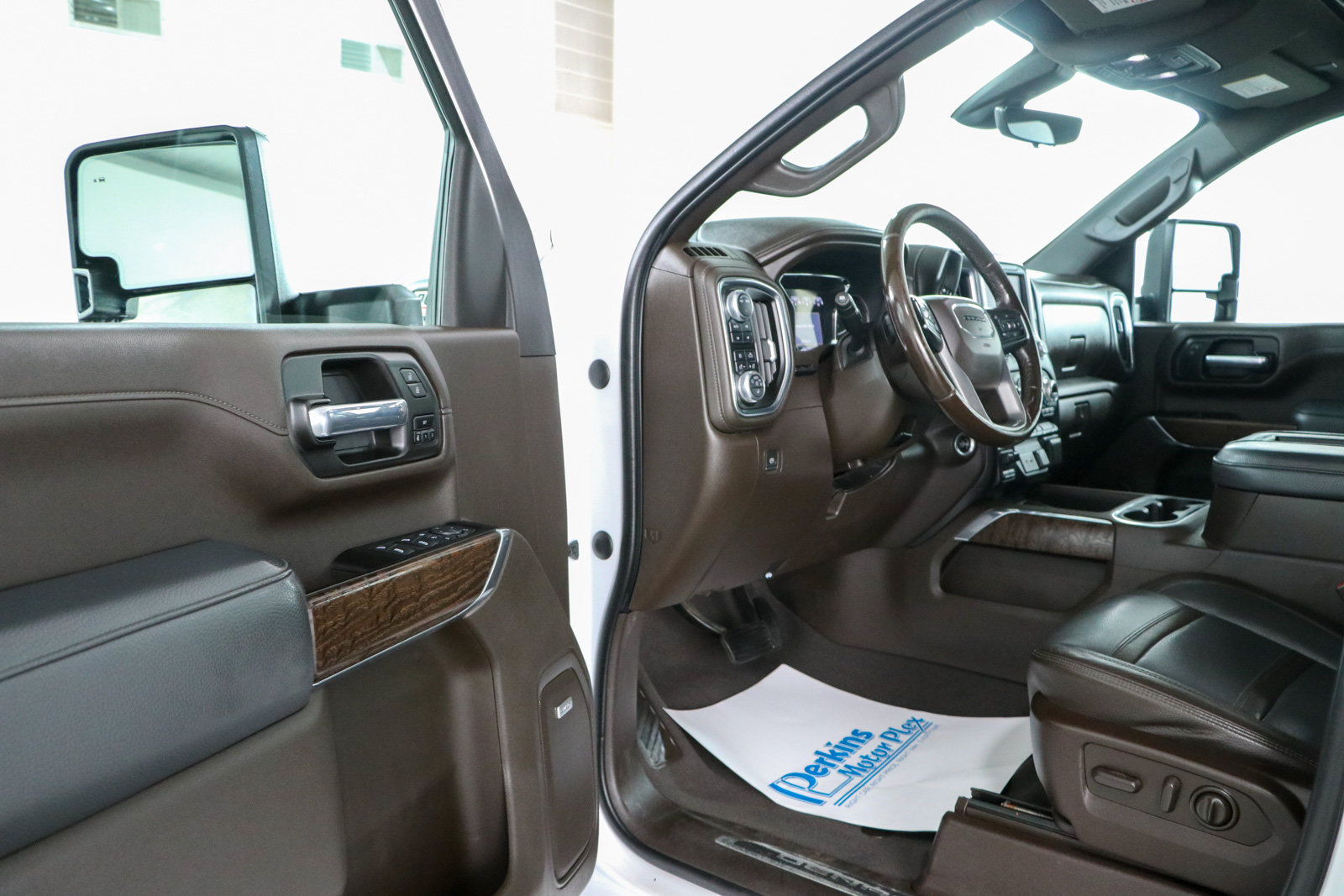 Used 2021 GMC Sierra 2500 Denali w/ Denali Ultimate Package AWD/4WD image 3
