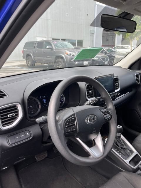 Used 2022 Hyundai Venue SE FWD image 6
