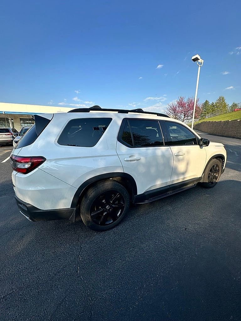 Used 2025 Honda Pilot Black Edition image 10