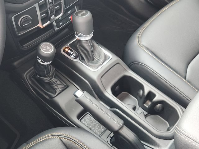 New 2026 Jeep Wrangler Unlimited Sahara AWD/4WD image 18