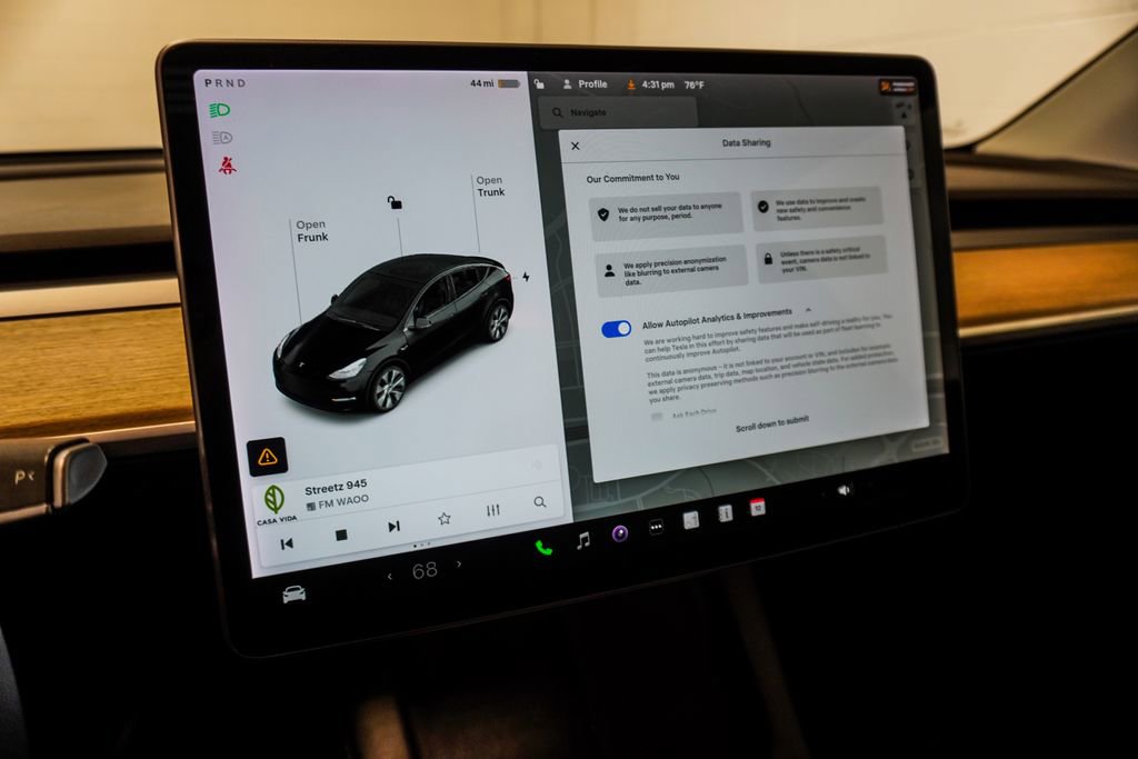 Used 2022 Tesla Model Y Long Range AWD/4WD image 22