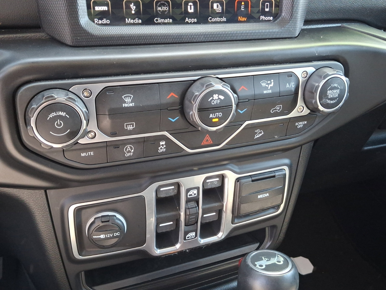 Used 2018 Jeep Wrangler Unlimited Sahara image 15