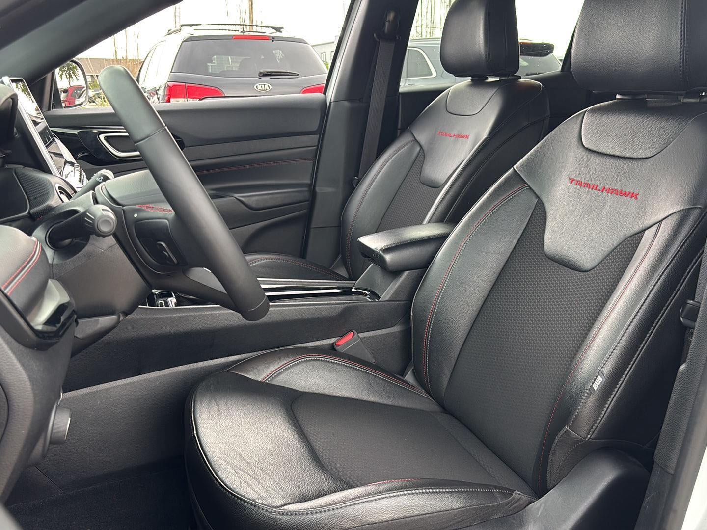 Used 2025 Jeep Compass Trailhawk AWD/4WD image 19