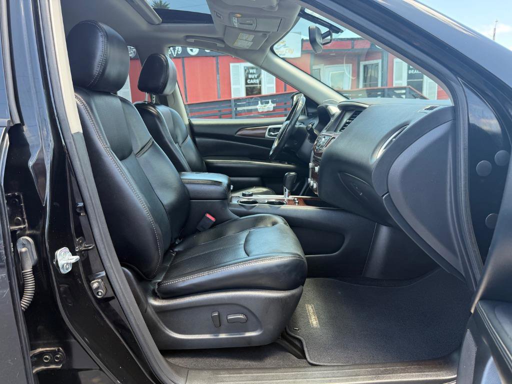 Used 2017 Nissan Pathfinder Platinum w/ Cargo Package image 18
