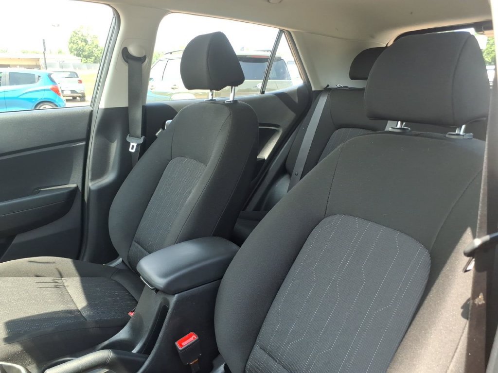 Certified 2025 Hyundai Venue SE FWD image 17
