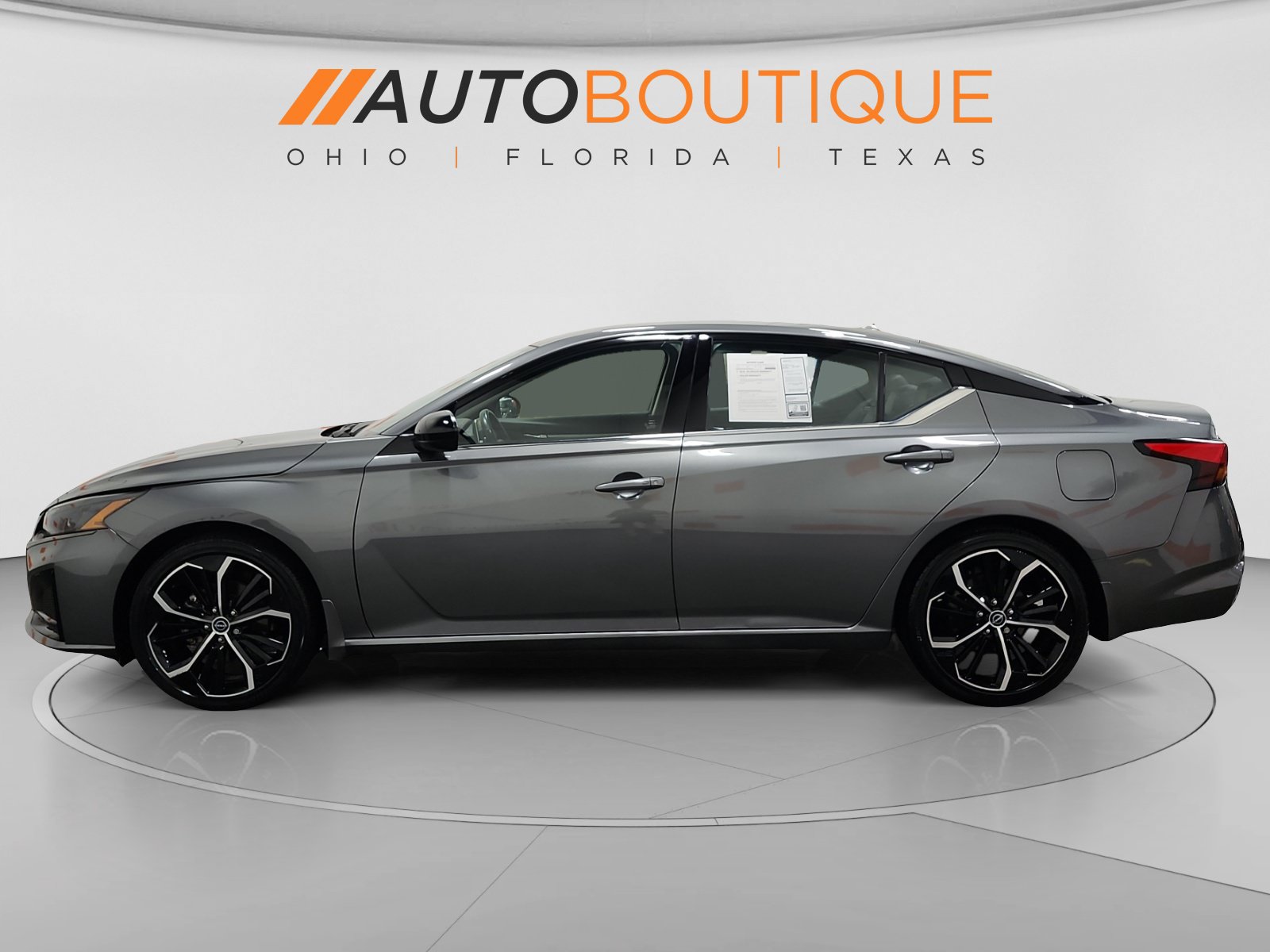 Used 2023 Nissan Altima 2.5 SR FWD image 2