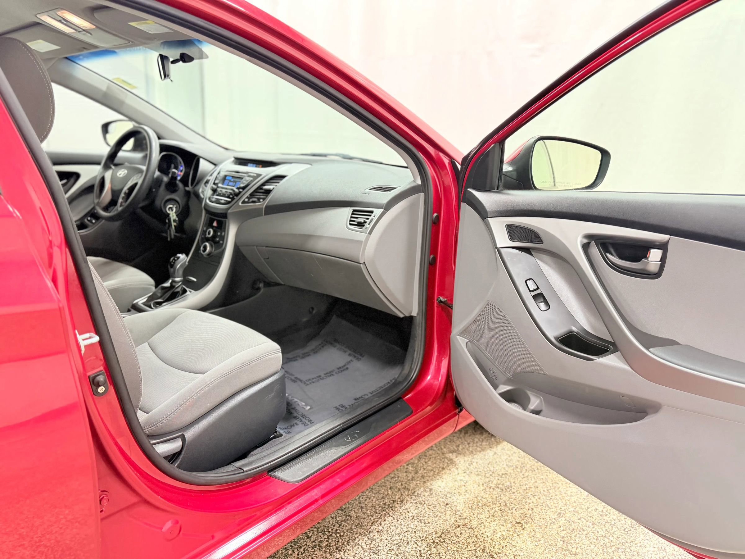 Used 2014 Hyundai Elantra SE image 23
