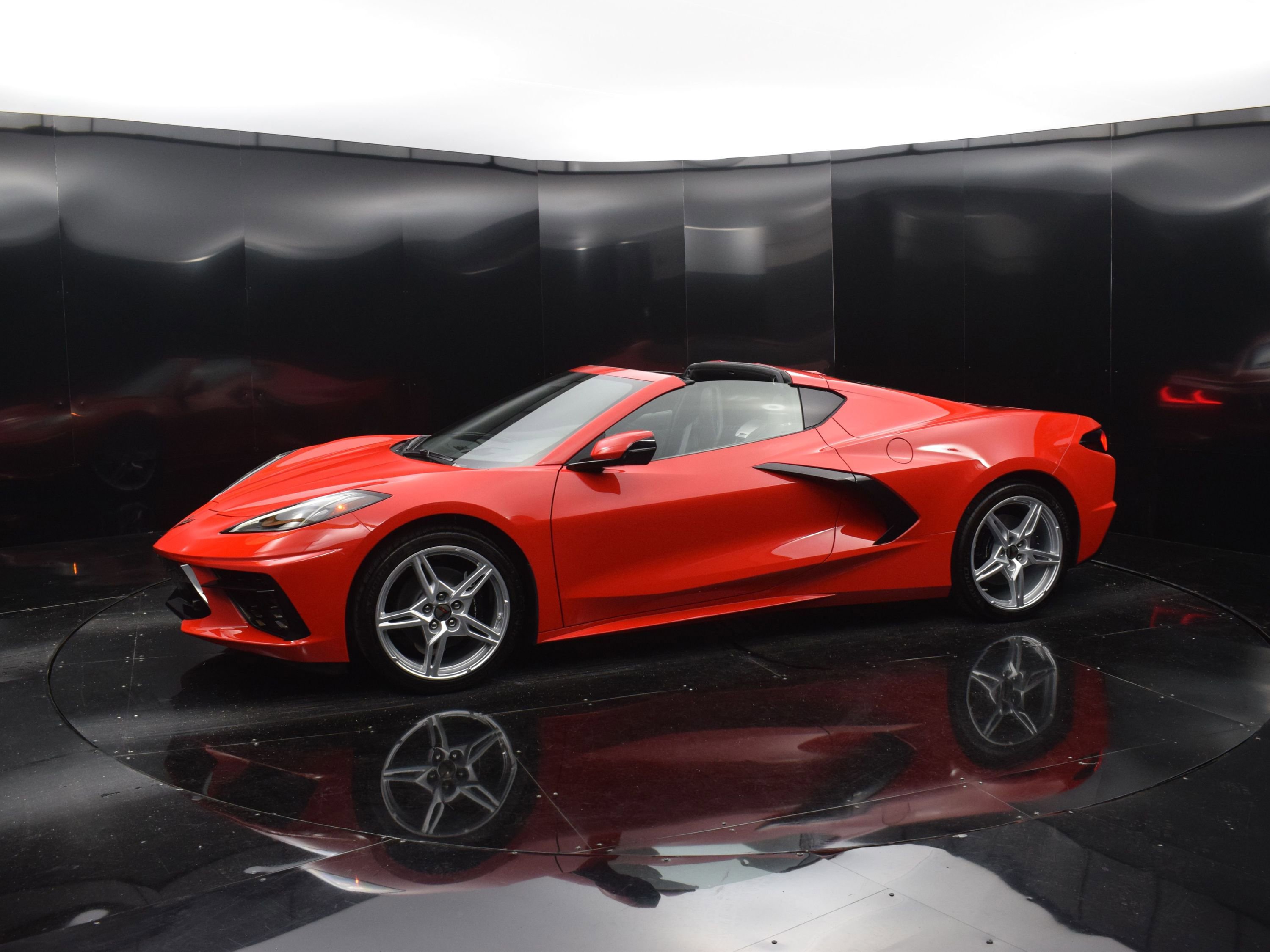 Used 2024 Chevrolet Corvette Stingray Preferred Cpe w/ 2LT image 3