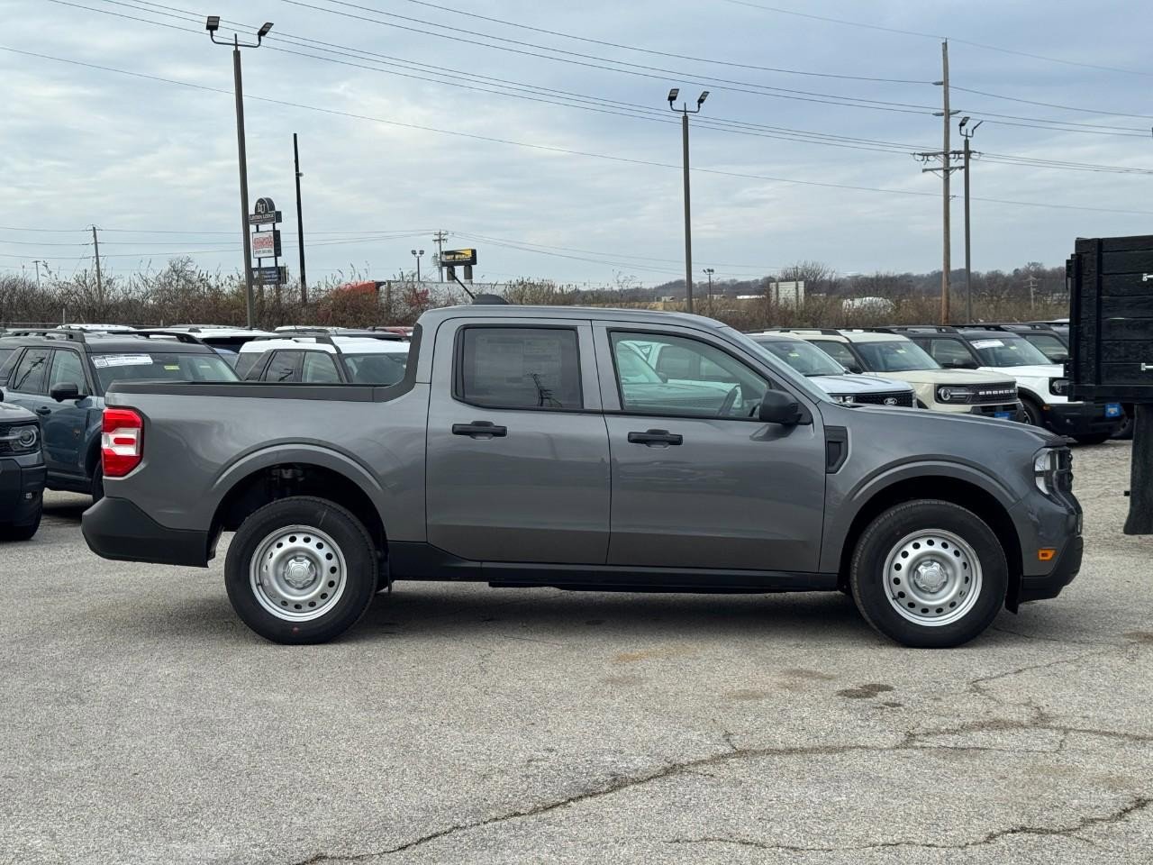 New 2025 Ford Maverick XL image 2
